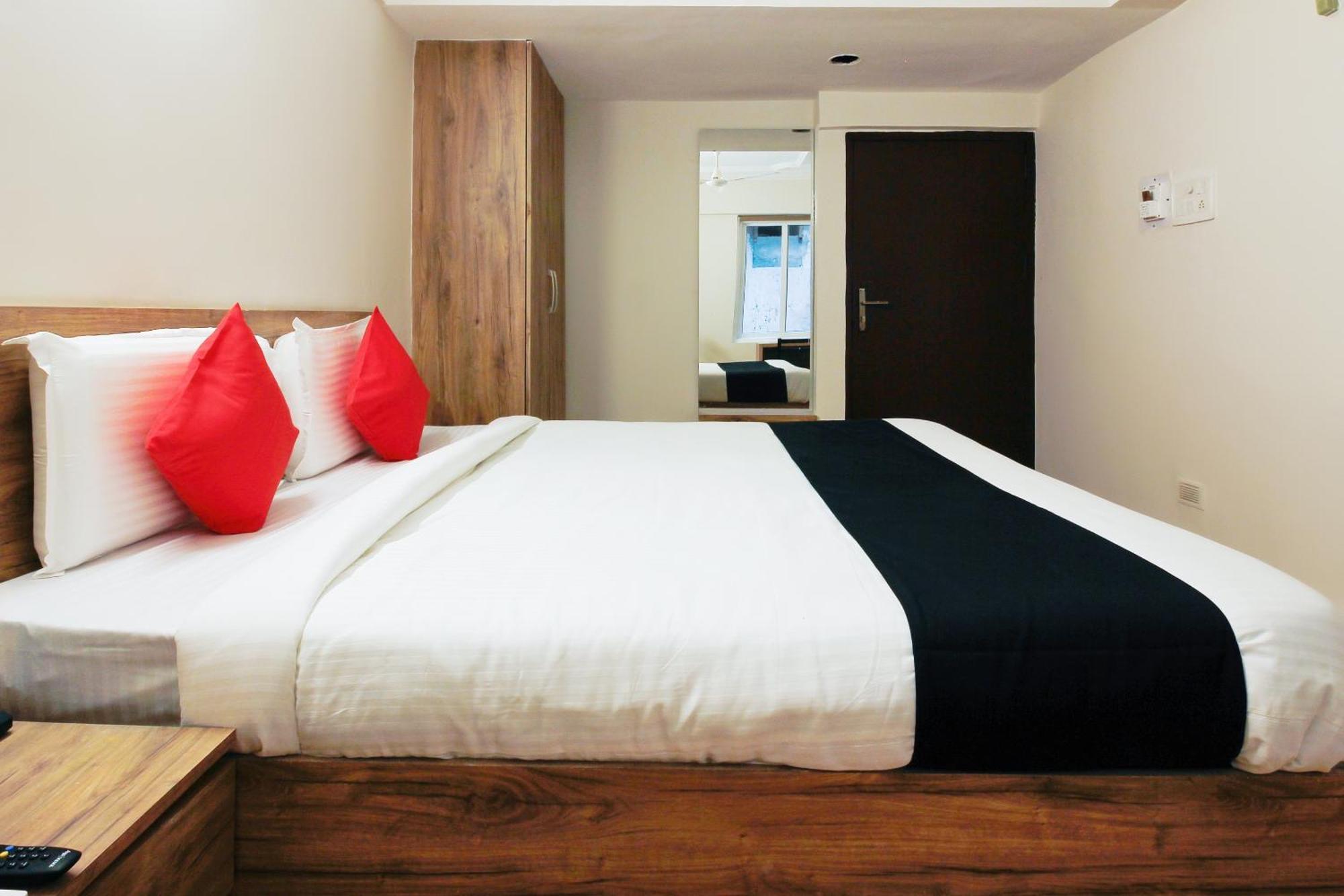 Capital O Sri Suprabhat Grand Near Kachiguda Railway Station 海得拉巴 外观 照片