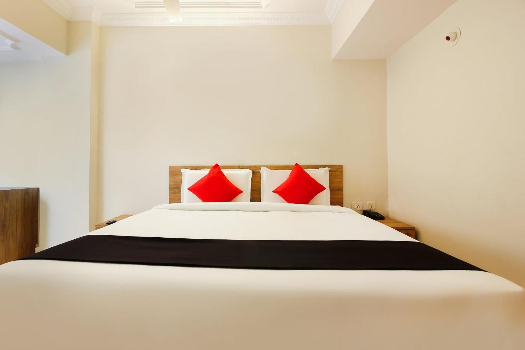 Capital O Sri Suprabhat Grand Near Kachiguda Railway Station 海得拉巴 外观 照片