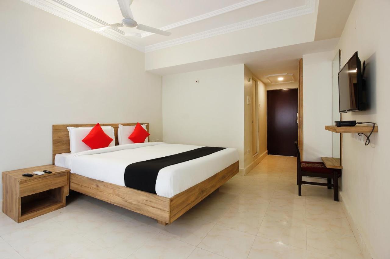 Capital O Sri Suprabhat Grand Near Kachiguda Railway Station 海得拉巴 外观 照片